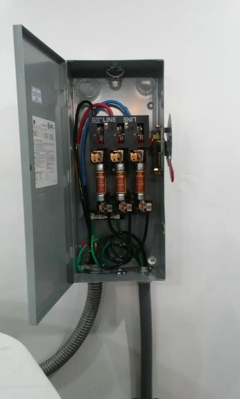 Three-phase disconnect switch installed for Smoke Detector Installation in Everett